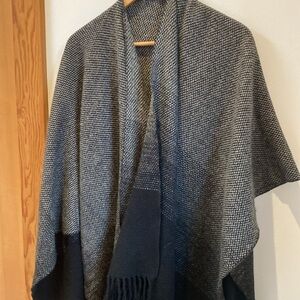 🤍 Olsen Europe cape Wrap